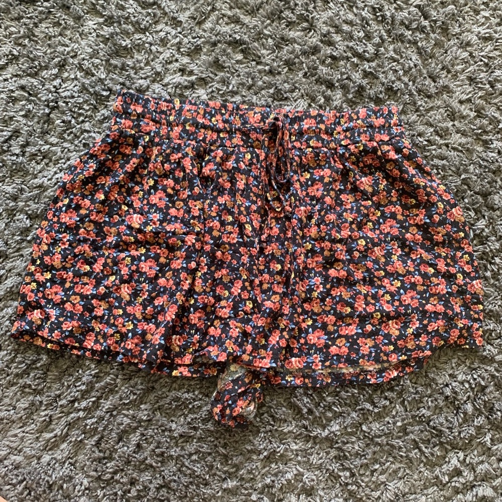 AEO Flowy Floral Shorts